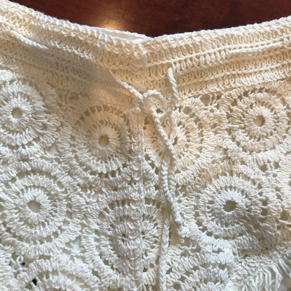 White shorts - Picture 2 of 3